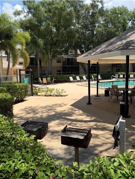 For Sale: $232,000 (2 beds, 2 baths, 904 Square Feet)
