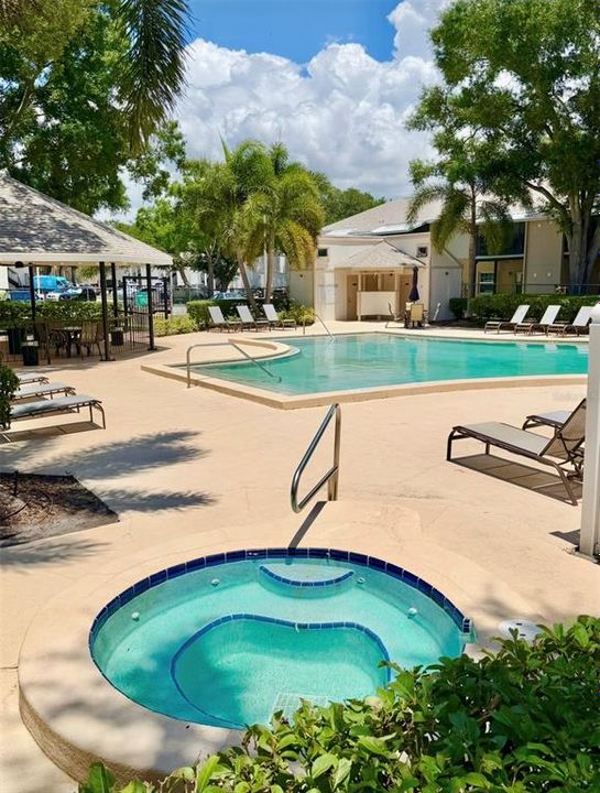 For Sale: $232,000 (2 beds, 2 baths, 904 Square Feet)