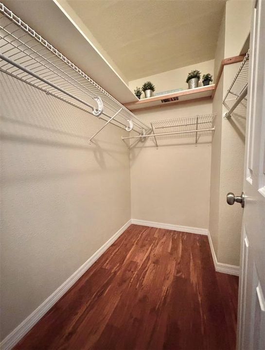For Sale: $232,000 (2 beds, 2 baths, 904 Square Feet)