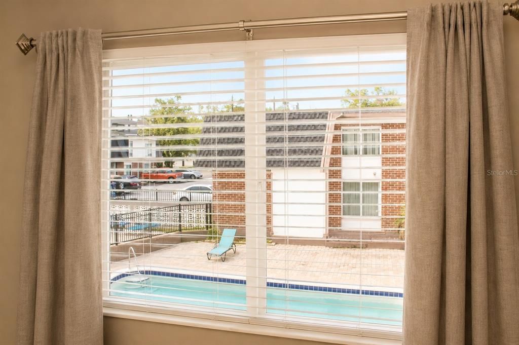 Active With Contract: $126,900 (2 beds, 1 baths, 755 Square Feet)