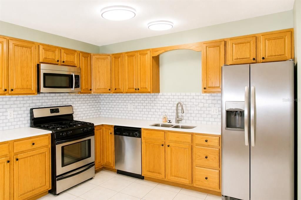 Active With Contract: $126,900 (2 beds, 1 baths, 755 Square Feet)