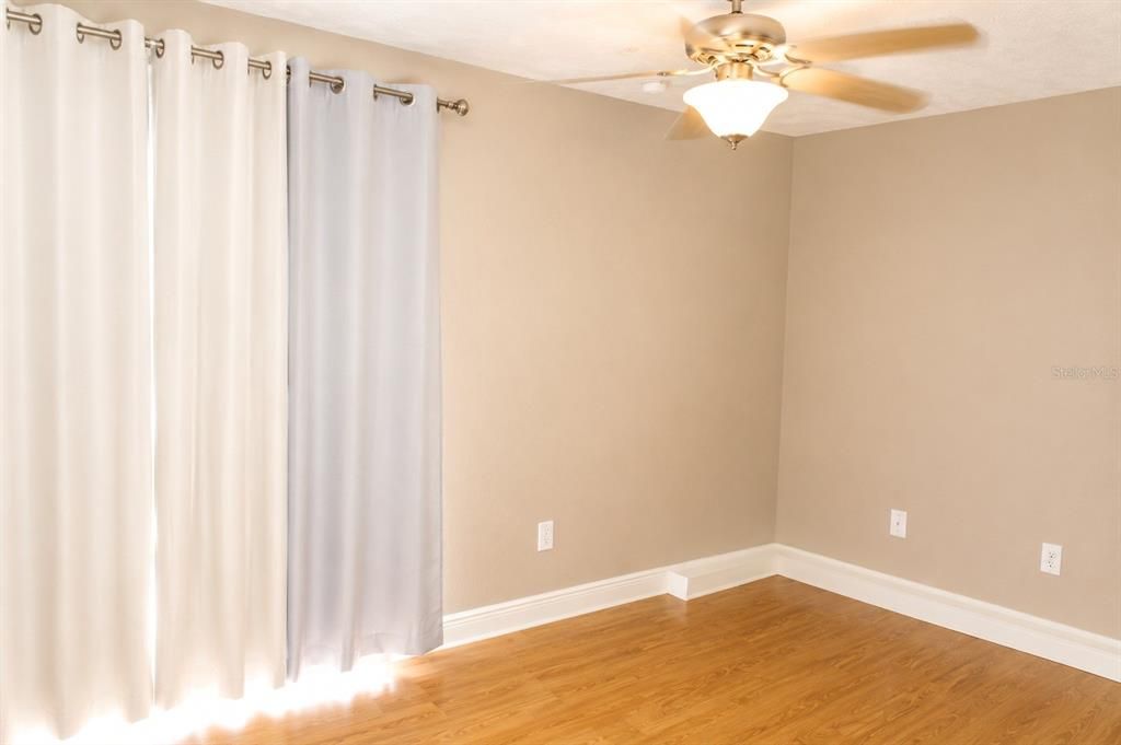 Active With Contract: $126,900 (2 beds, 1 baths, 755 Square Feet)
