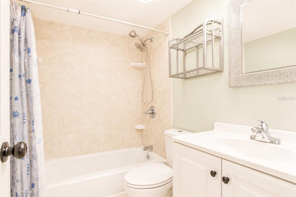Active With Contract: $126,900 (2 beds, 1 baths, 755 Square Feet)