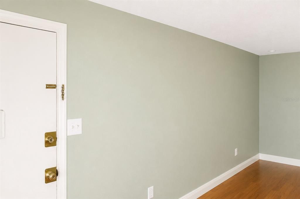Active With Contract: $126,900 (2 beds, 1 baths, 755 Square Feet)