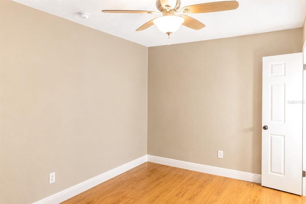 Active With Contract: $126,900 (2 beds, 1 baths, 755 Square Feet)