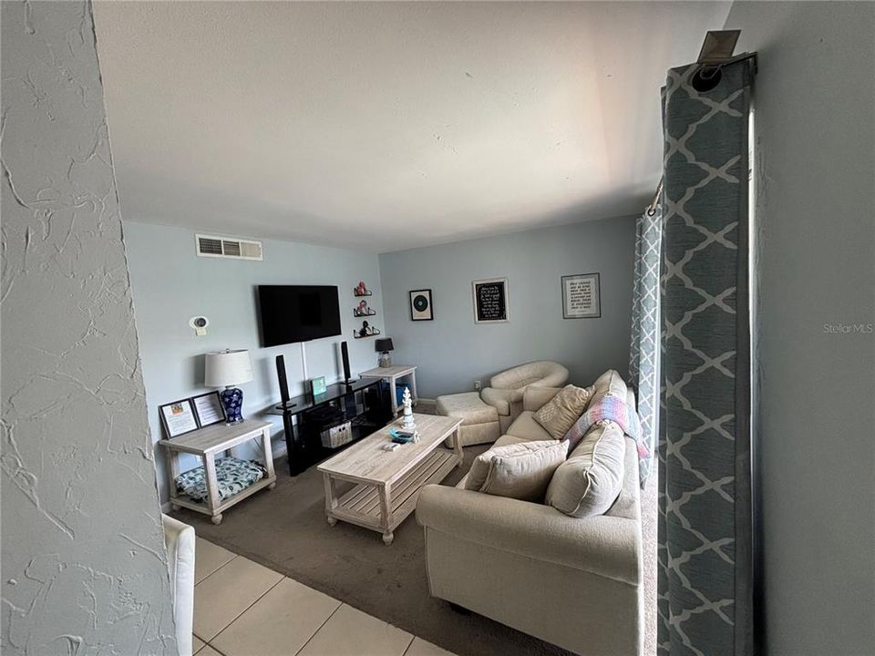 For Sale: $225,000 (2 beds, 1 baths, 725 Square Feet)