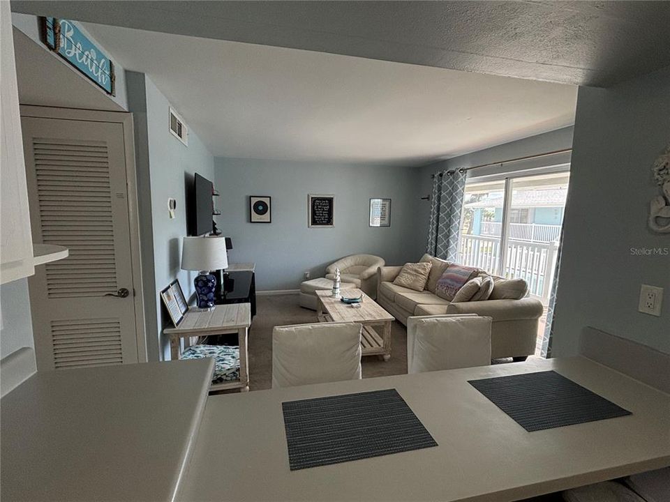 For Sale: $225,000 (2 beds, 1 baths, 725 Square Feet)