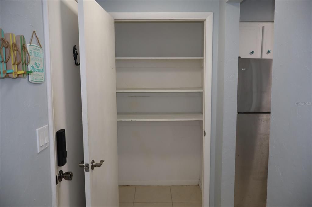 For Sale: $225,000 (2 beds, 1 baths, 725 Square Feet)