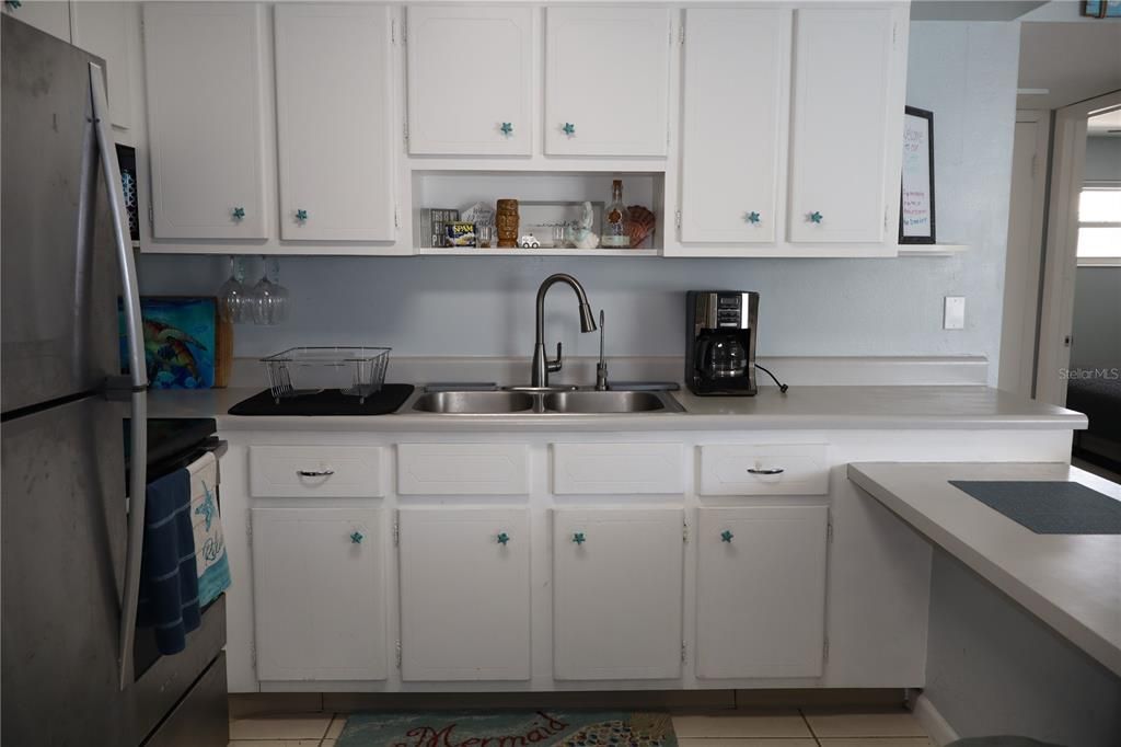 For Sale: $225,000 (2 beds, 1 baths, 725 Square Feet)