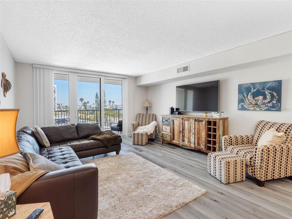 В аренду: $3,500 (2 спален, 2 ванн, 1298 Квадратных фут)