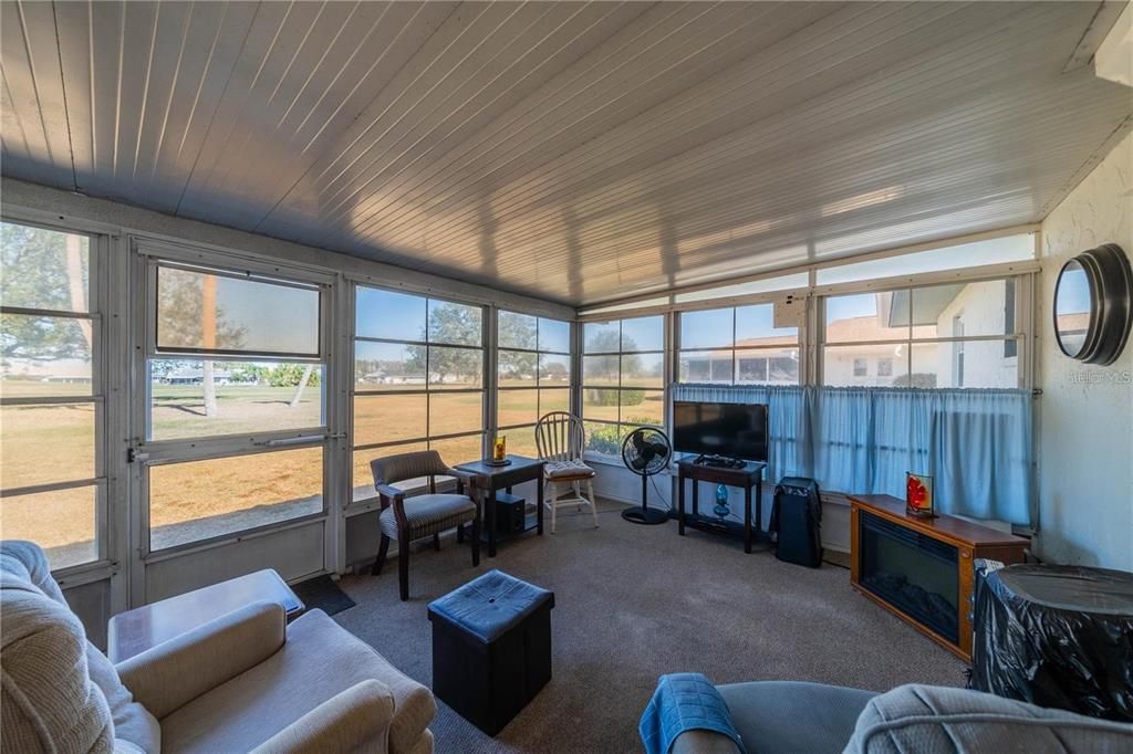 For Sale: $179,000 (2 beds, 1 baths, 992 Square Feet)