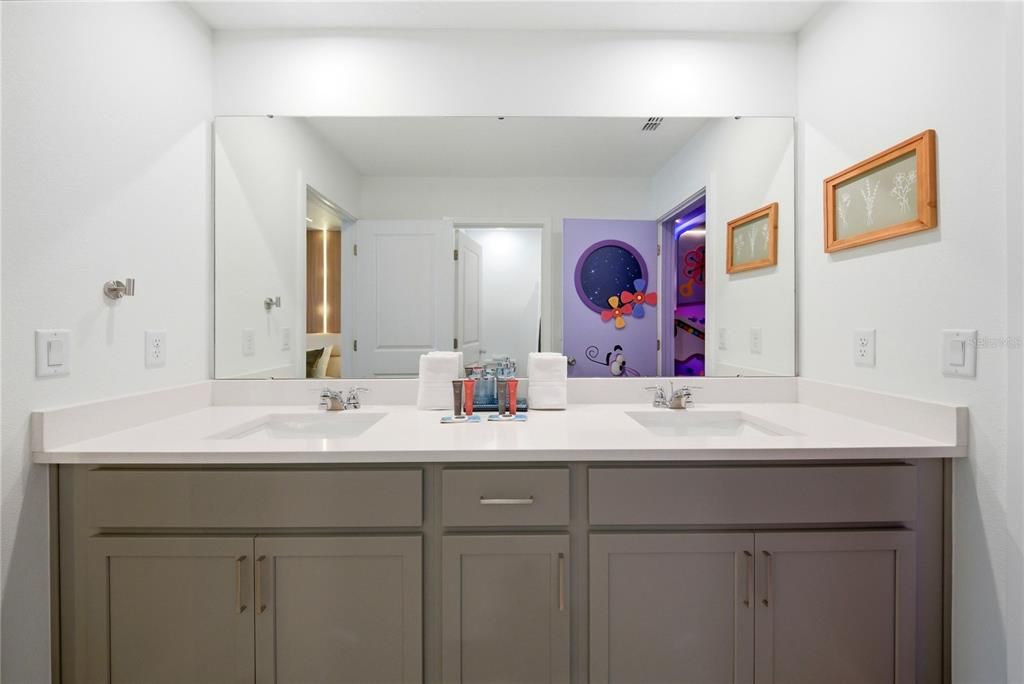 En Venta: $1,200,000 (7 camas, 6 baños, 3544 Pies cuadrados)
