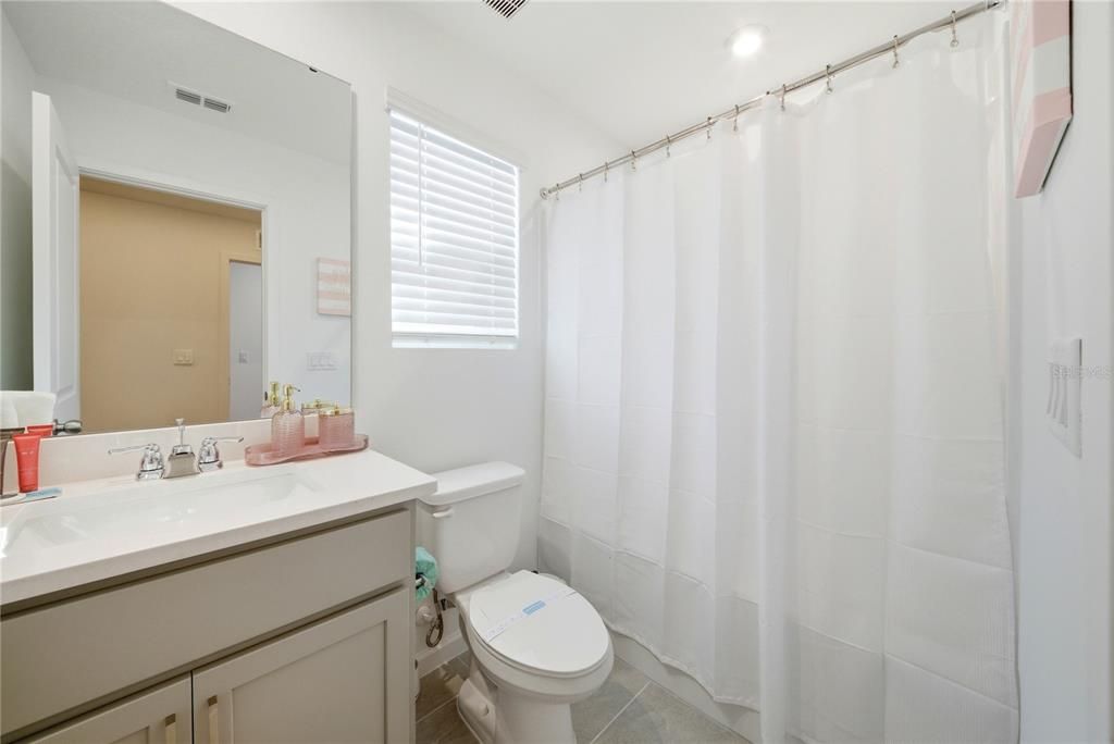 En Venta: $1,200,000 (7 camas, 6 baños, 3544 Pies cuadrados)