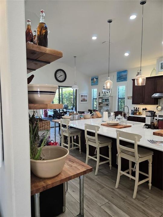 En Venta: $707,150 (4 camas, 3 baños, 2586 Pies cuadrados)