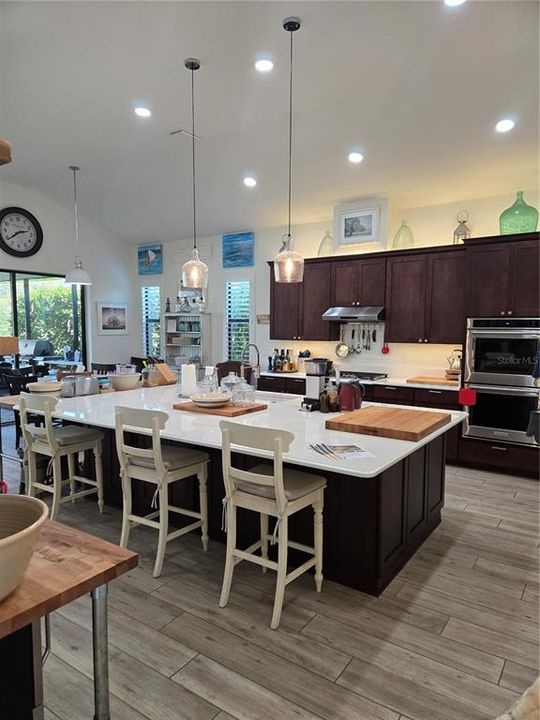 En Venta: $707,150 (4 camas, 3 baños, 2586 Pies cuadrados)