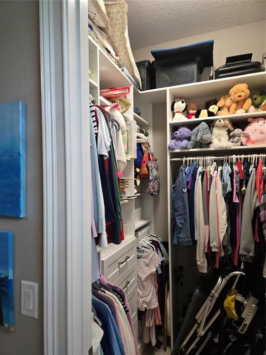 En Venta: $707,150 (4 camas, 3 baños, 2586 Pies cuadrados)
