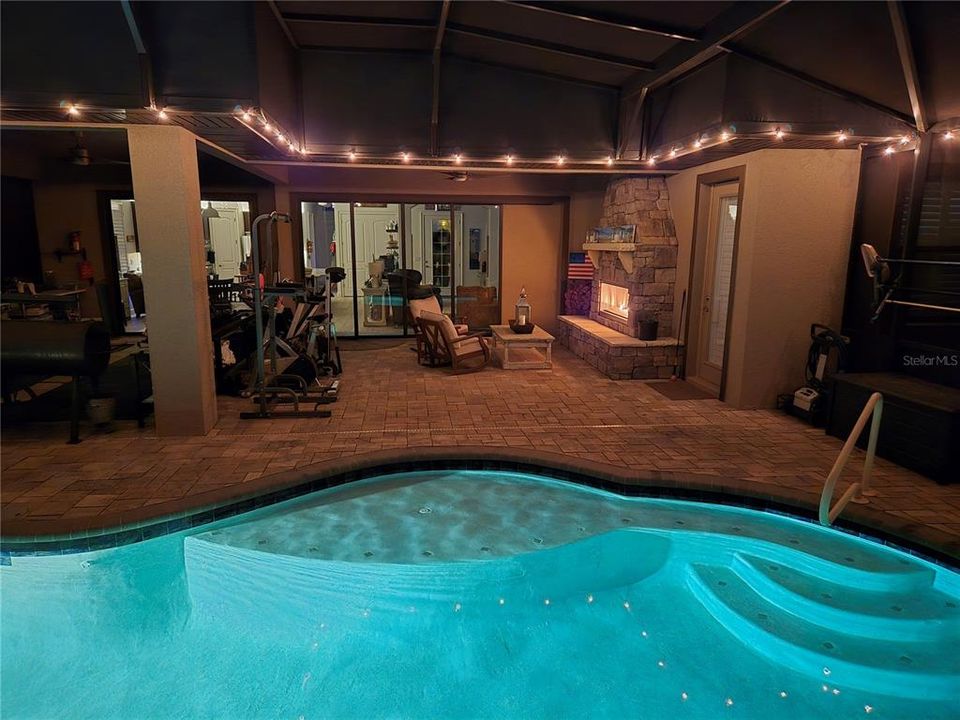 En Venta: $707,150 (4 camas, 3 baños, 2586 Pies cuadrados)