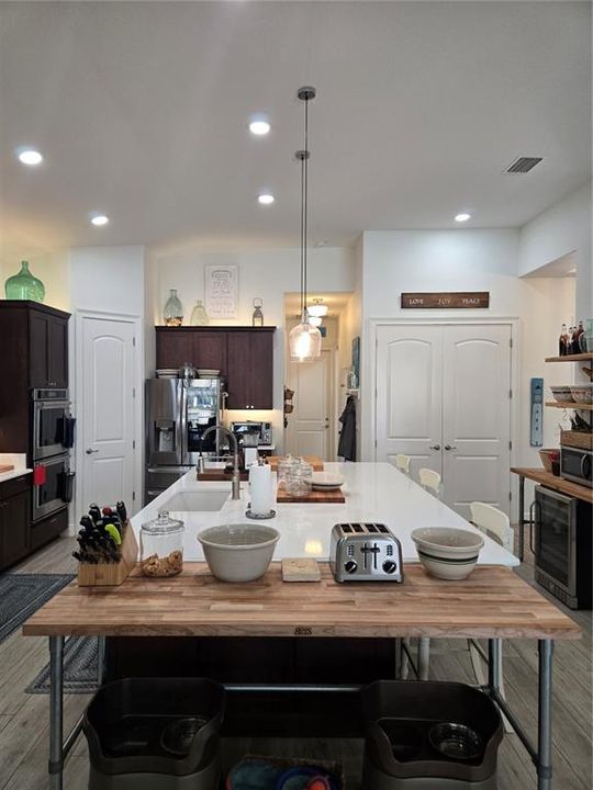 En Venta: $707,150 (4 camas, 3 baños, 2586 Pies cuadrados)