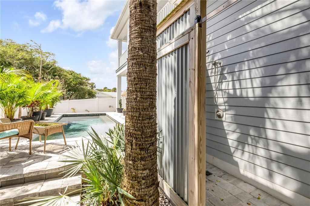 For Sale: $1,599,000 (4 beds, 2 baths, 2842 Square Feet)