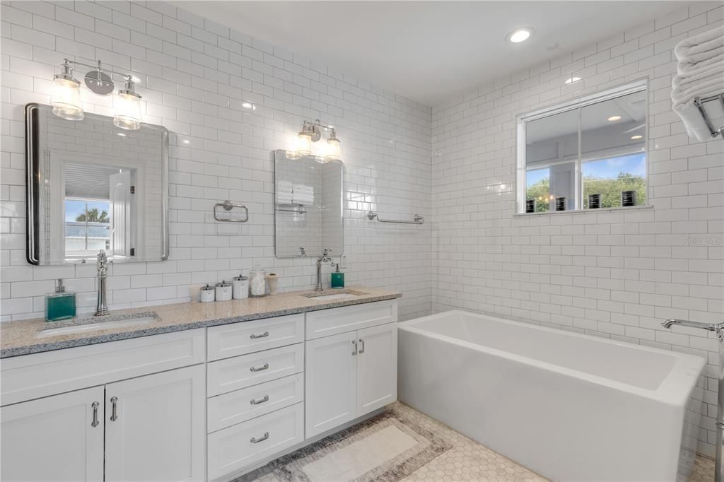 For Sale: $1,599,000 (4 beds, 2 baths, 2842 Square Feet)