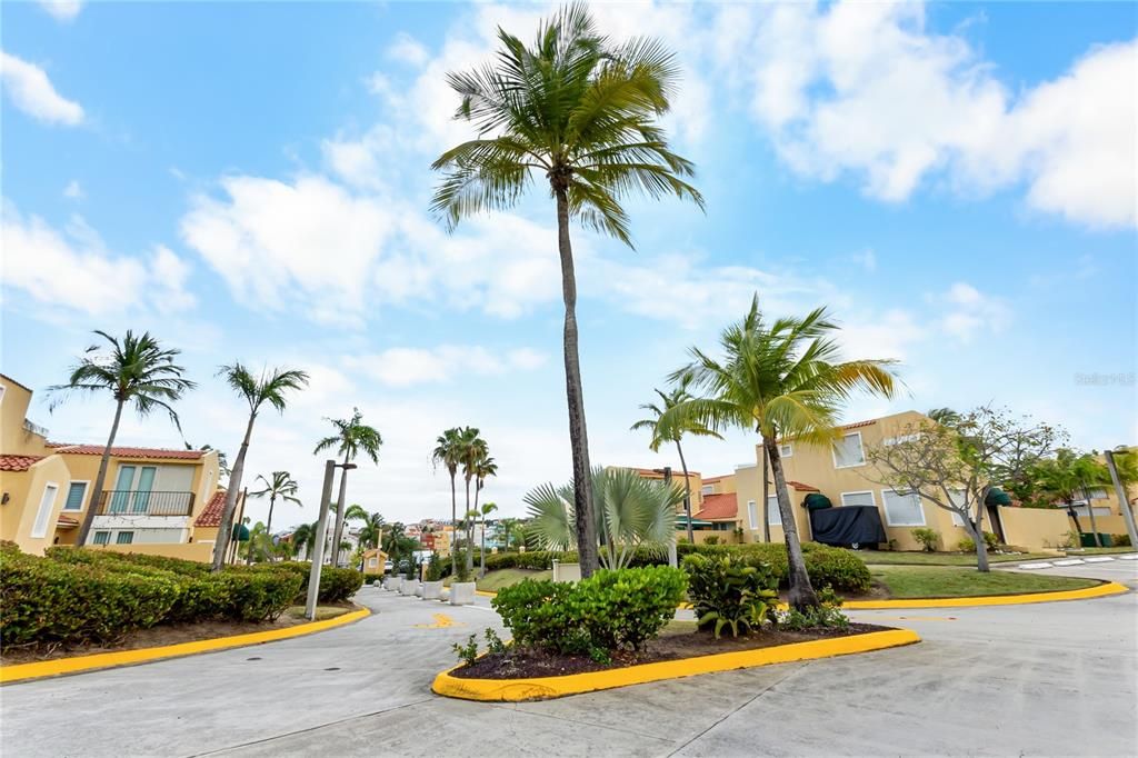 For Sale: $450,000 (3 beds, 3 baths, 2023 Square Feet)