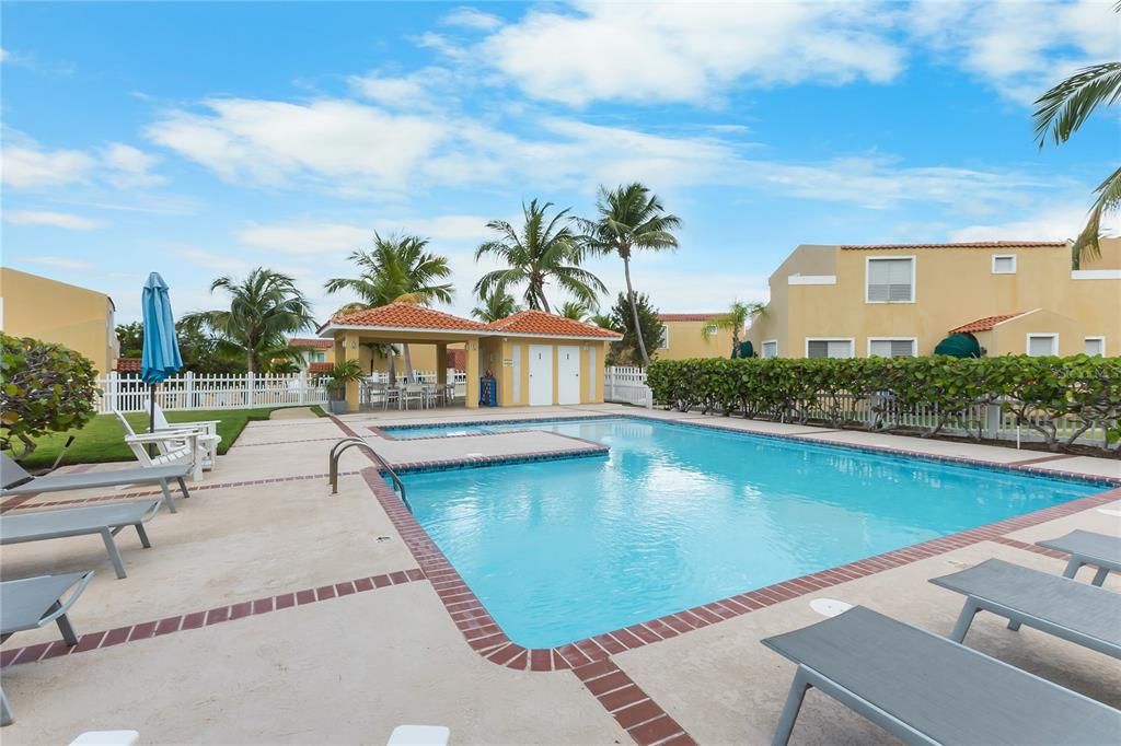 For Sale: $450,000 (3 beds, 3 baths, 2023 Square Feet)