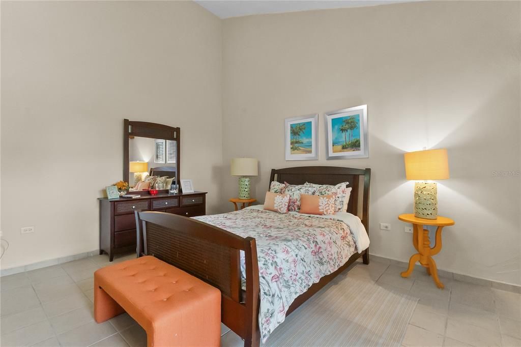 For Sale: $450,000 (3 beds, 3 baths, 2023 Square Feet)