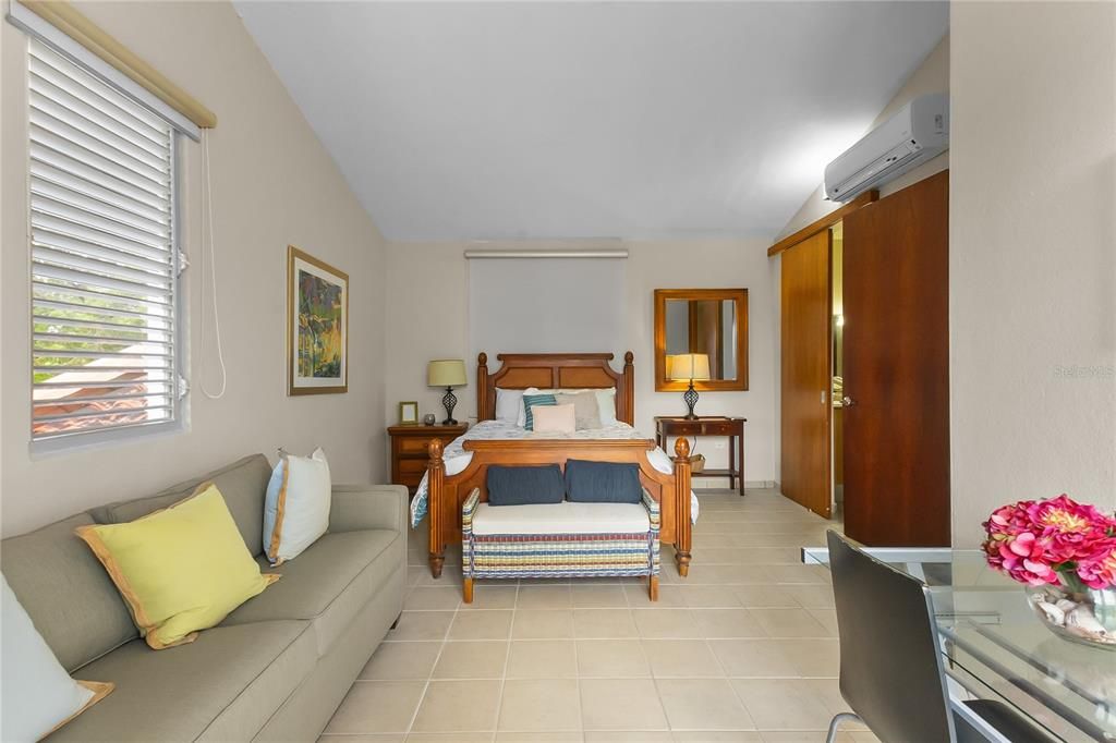 For Sale: $450,000 (3 beds, 3 baths, 2023 Square Feet)
