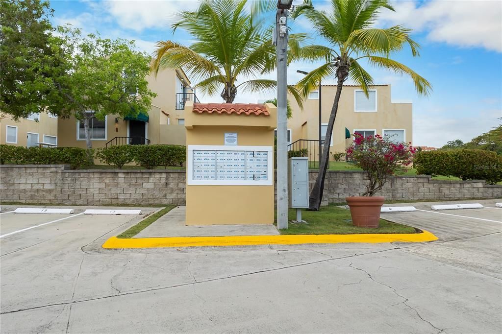 For Sale: $450,000 (3 beds, 3 baths, 2023 Square Feet)