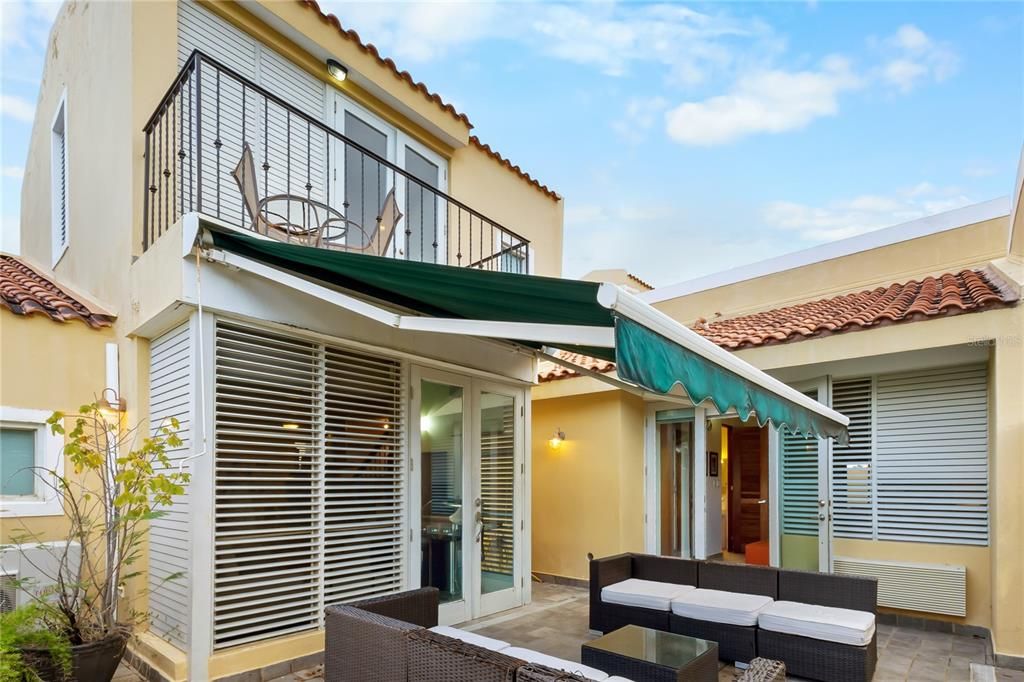 For Sale: $450,000 (3 beds, 3 baths, 2023 Square Feet)