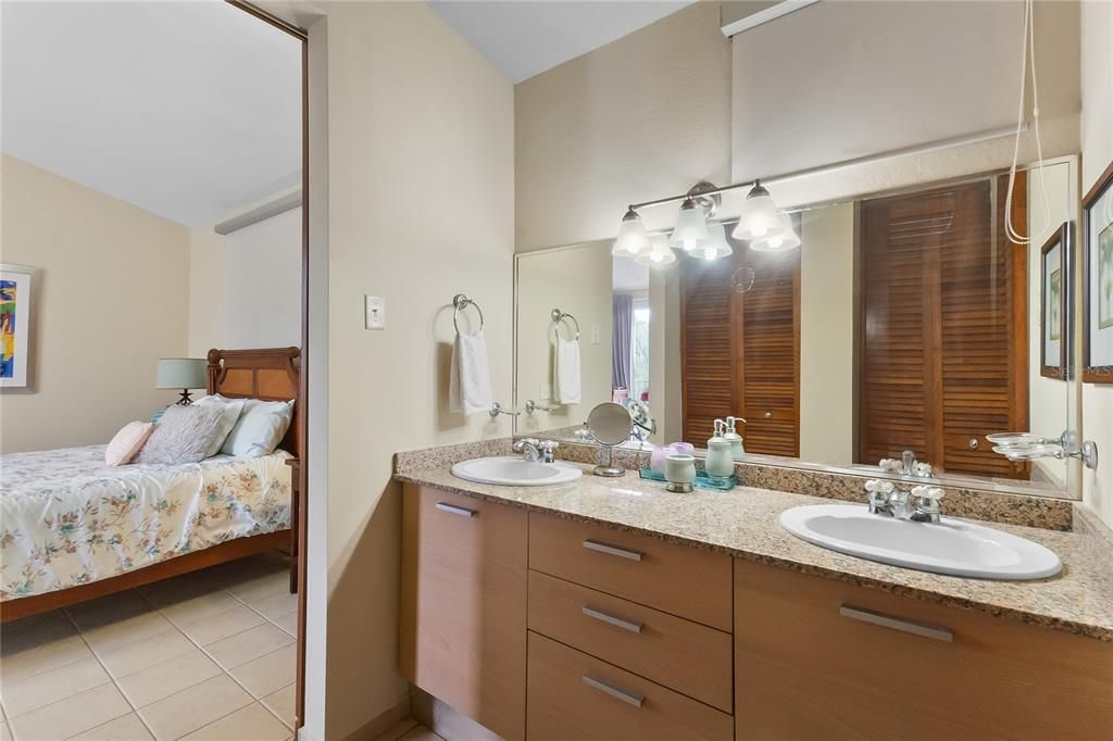 For Sale: $450,000 (3 beds, 3 baths, 2023 Square Feet)