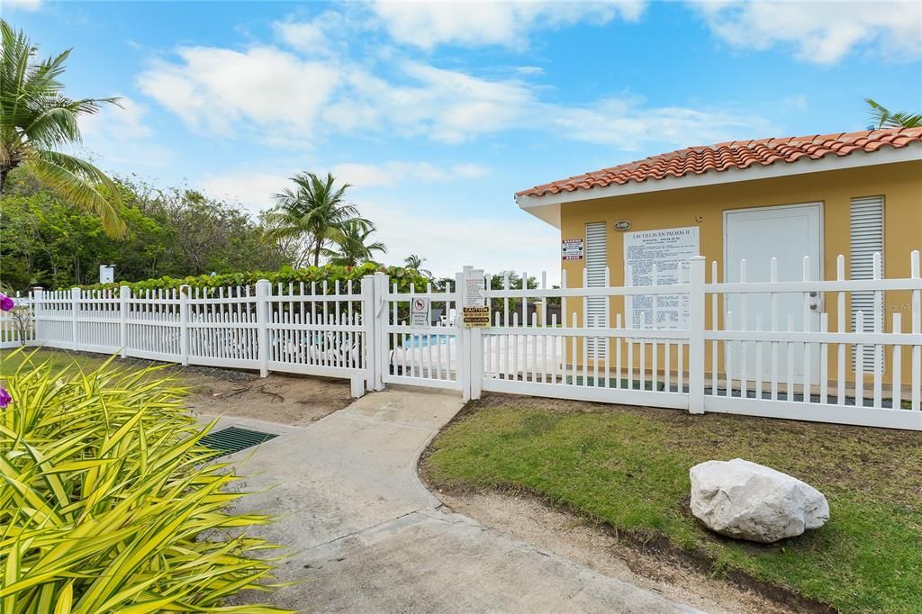 For Sale: $450,000 (3 beds, 3 baths, 2023 Square Feet)