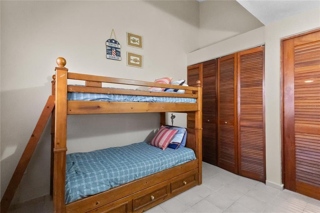 For Sale: $450,000 (3 beds, 3 baths, 2023 Square Feet)