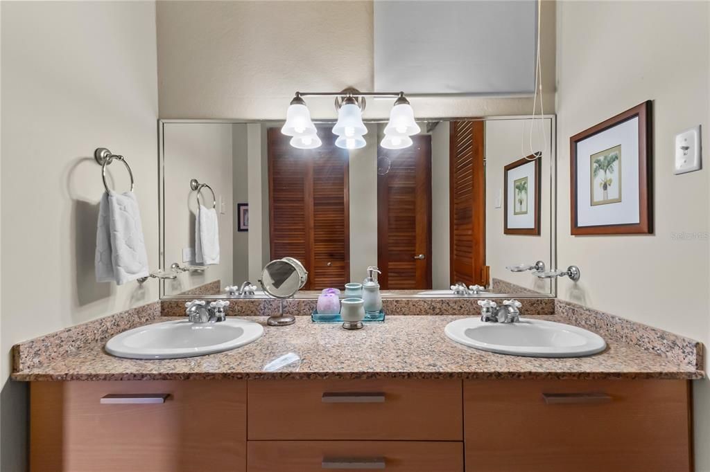 For Sale: $450,000 (3 beds, 3 baths, 2023 Square Feet)