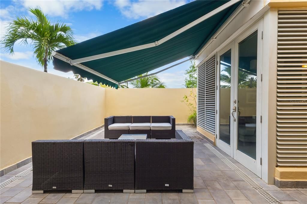 For Sale: $450,000 (3 beds, 3 baths, 2023 Square Feet)
