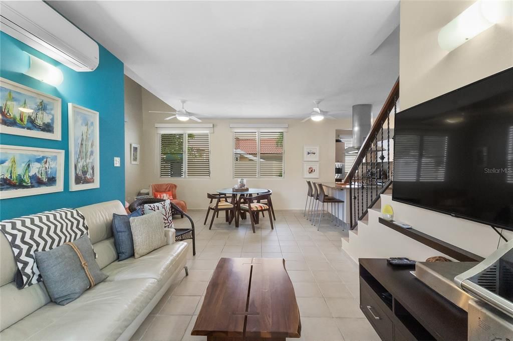 For Sale: $450,000 (3 beds, 3 baths, 2023 Square Feet)