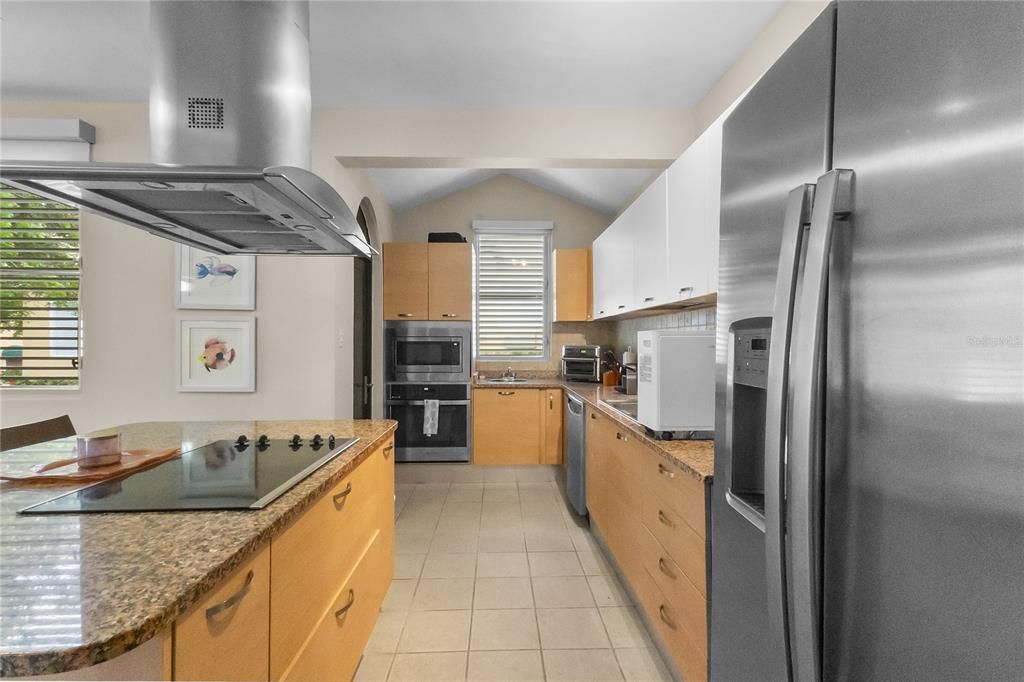 For Sale: $450,000 (3 beds, 3 baths, 2023 Square Feet)