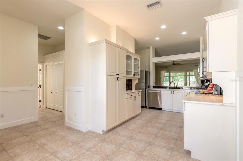 Active With Contract: $315,000 (3 beds, 2 baths, 1684 Square Feet)