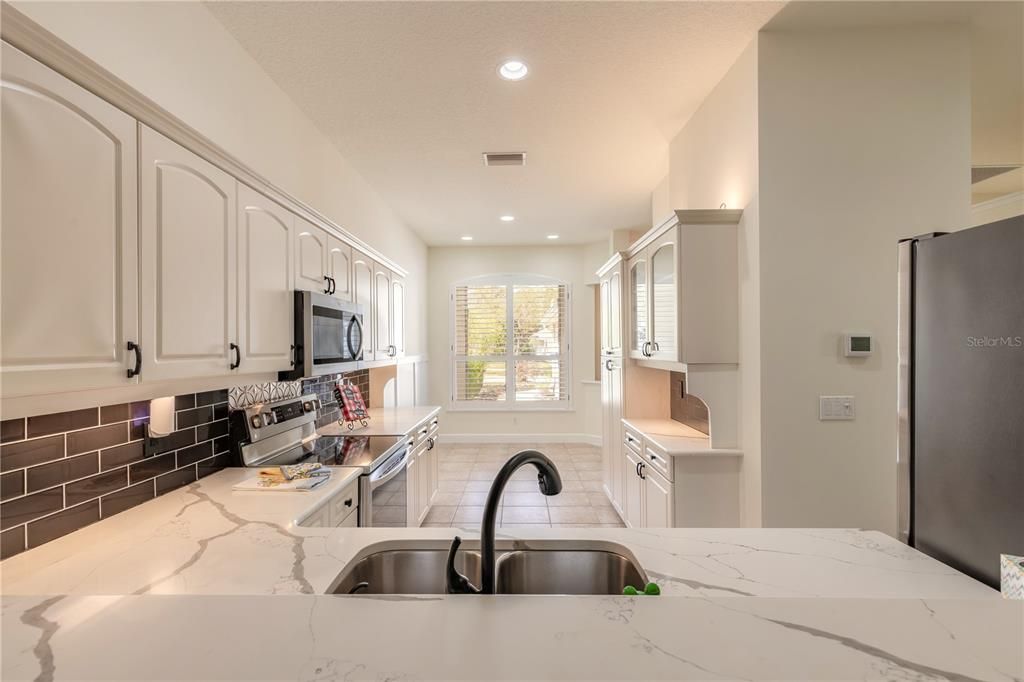 Active With Contract: $315,000 (3 beds, 2 baths, 1684 Square Feet)