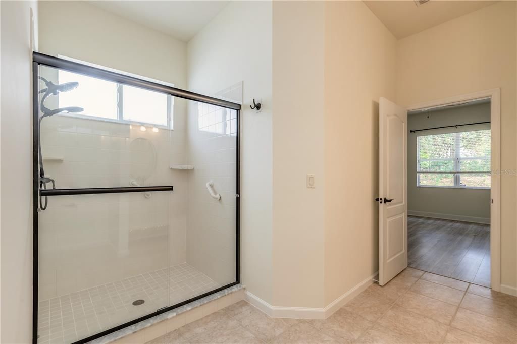 Active With Contract: $315,000 (3 beds, 2 baths, 1684 Square Feet)
