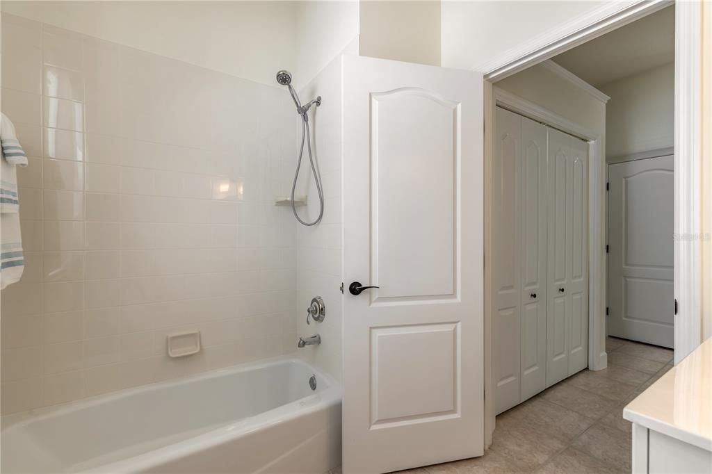 Active With Contract: $315,000 (3 beds, 2 baths, 1684 Square Feet)