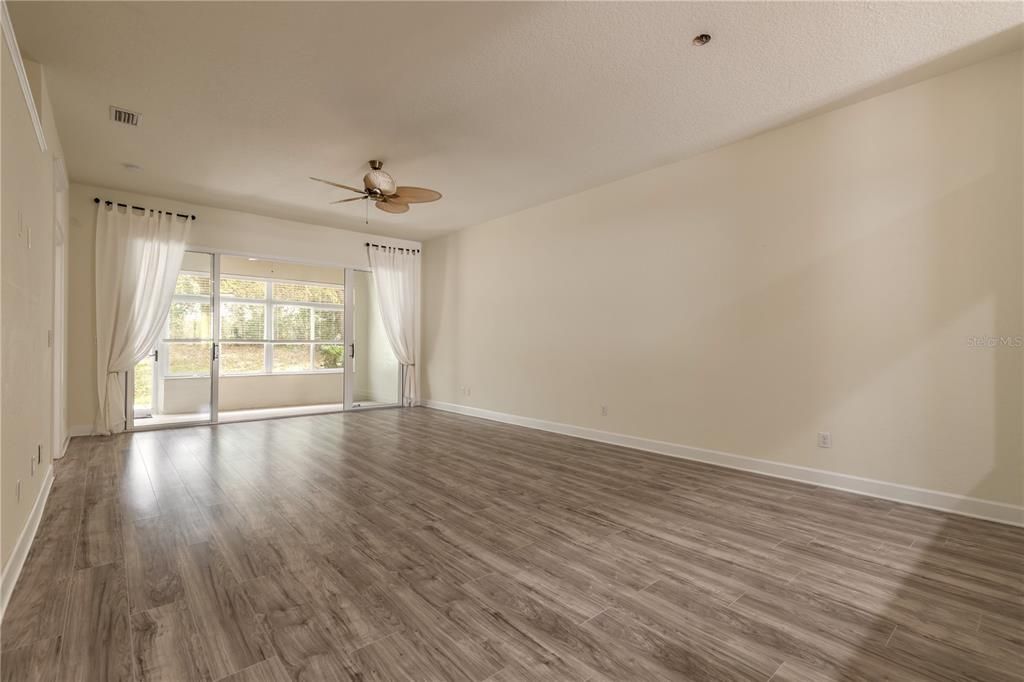 Active With Contract: $315,000 (3 beds, 2 baths, 1684 Square Feet)