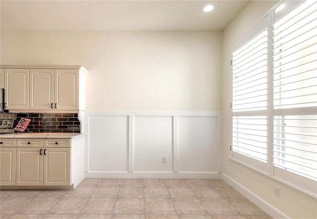 Active With Contract: $315,000 (3 beds, 2 baths, 1684 Square Feet)