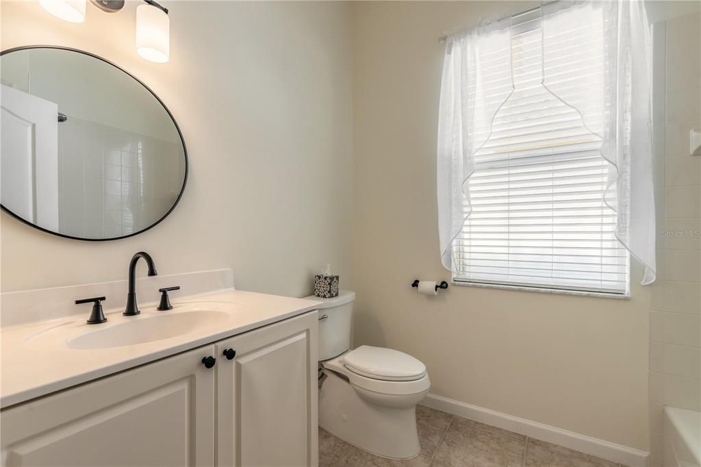 Active With Contract: $315,000 (3 beds, 2 baths, 1684 Square Feet)