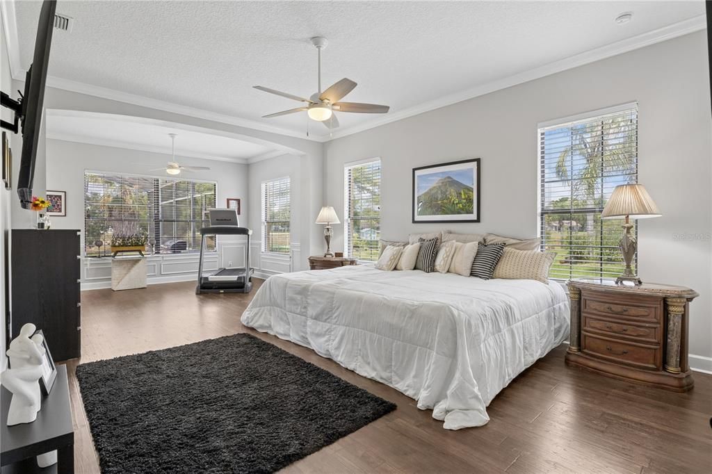 For Sale: $1,549,000 (5 beds, 4 baths, 4082 Square Feet)