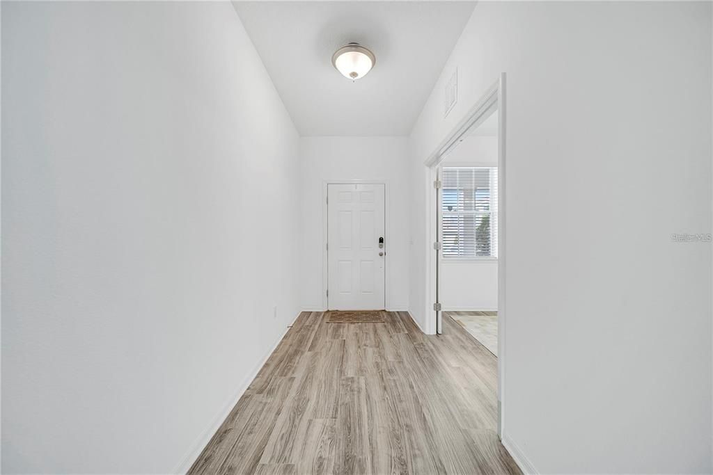 Activo con contrato: $4,250 (4 camas, 3 baños, 3103 Pies cuadrados)