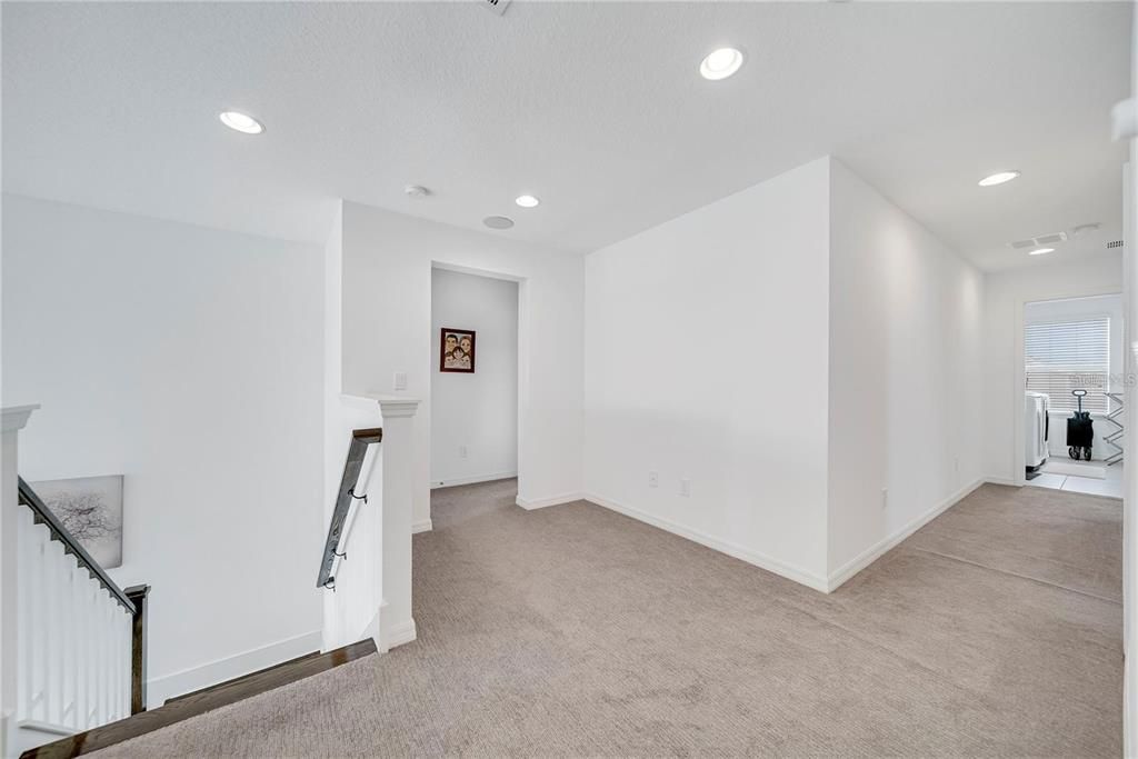 Activo con contrato: $4,250 (4 camas, 3 baños, 3103 Pies cuadrados)