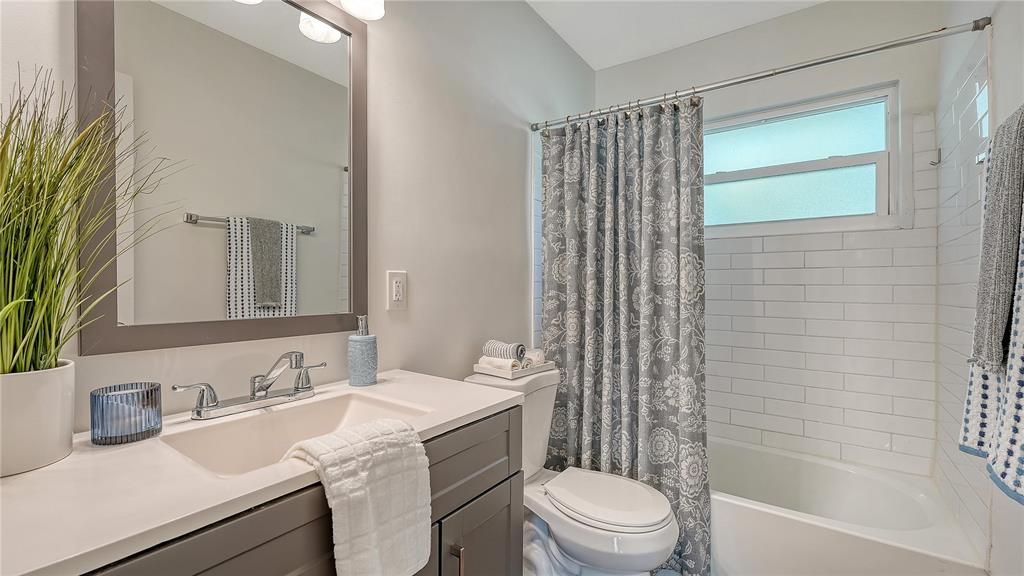 Active With Contract: $2,500 (3 beds, 1 baths, 1721 Square Feet)