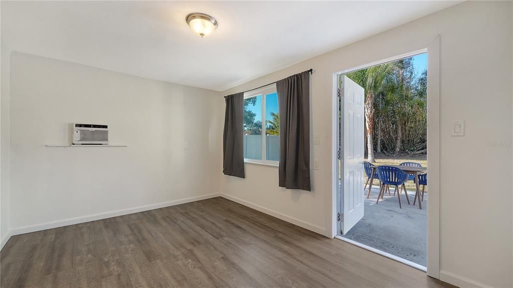 Active With Contract: $2,500 (3 beds, 1 baths, 1721 Square Feet)