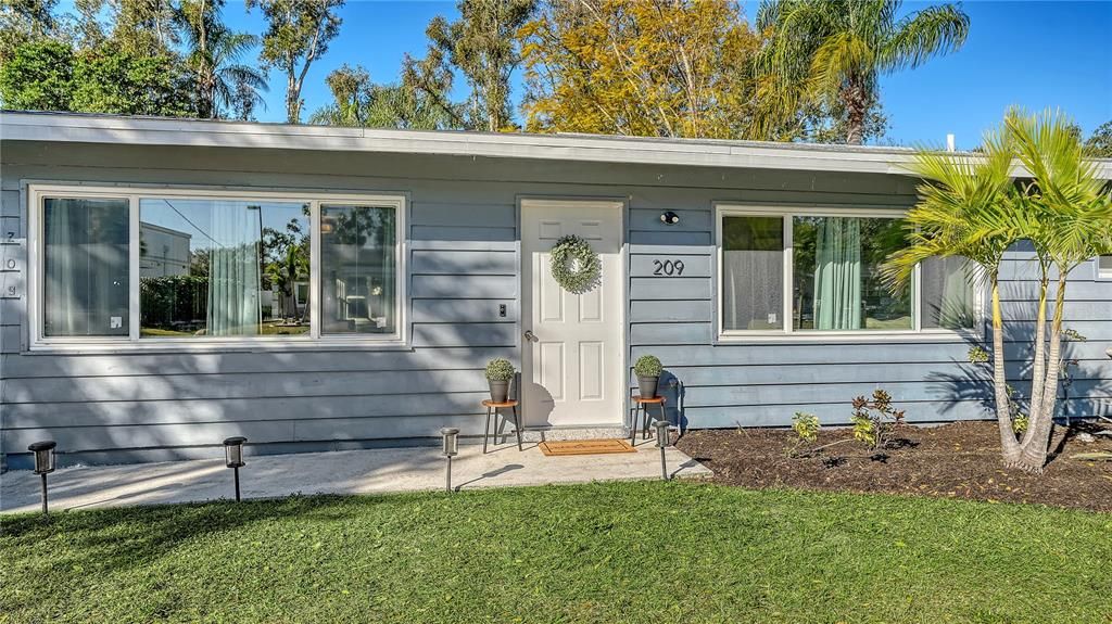 Active With Contract: $2,500 (3 beds, 1 baths, 1721 Square Feet)